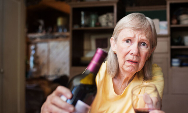 Tabubelagt: Bestemor drikker